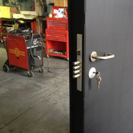 puerta acustica con cerradura de alta seguridad